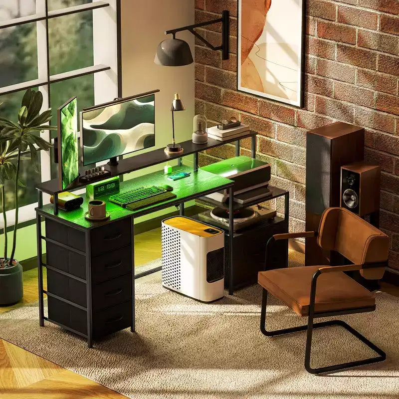 Bureau d'ordinateur avec classeur, bureau de travail avec prises électriques