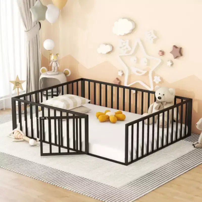 Cadre de lit en métal Queen-Size avec clôture intégrée et porte