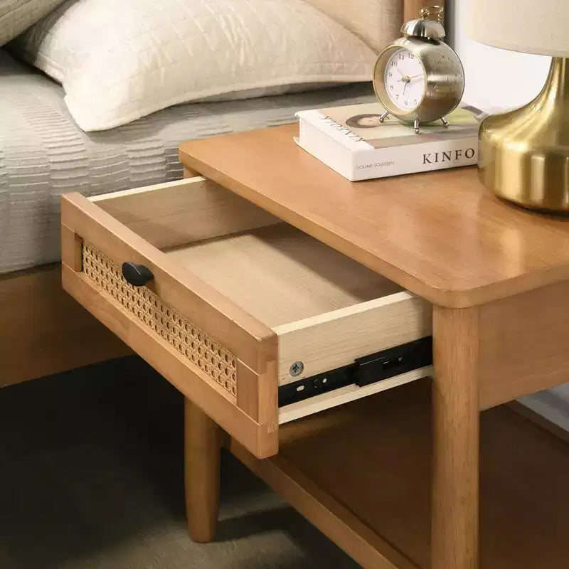 Lit plateforme de chambre en bois d'hévéa avec table de chevet