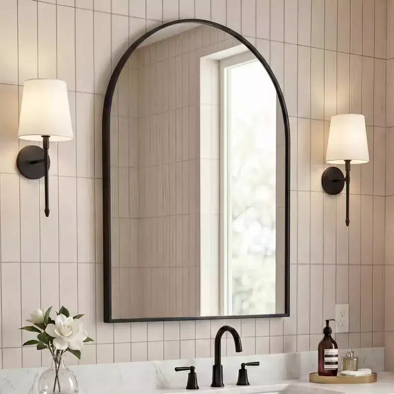 Miroir mural à cadre métallique cintrée