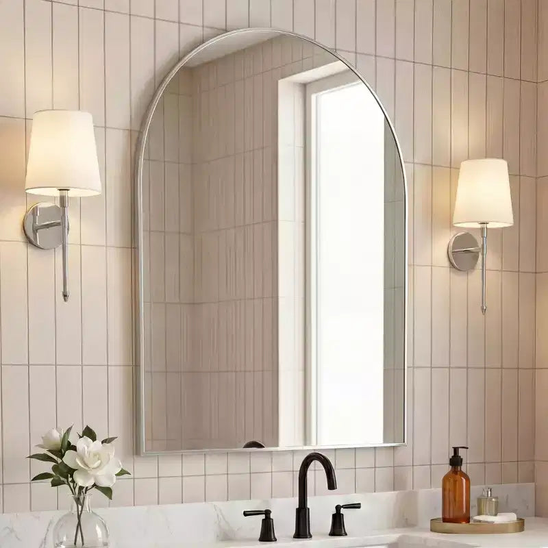 Miroir mural à cadre métallique cintrée