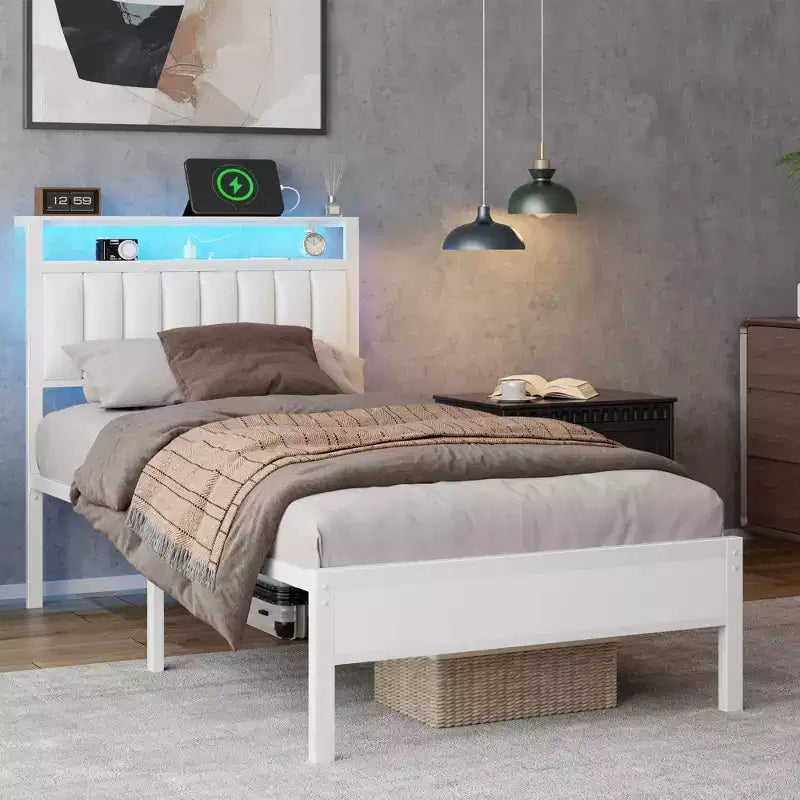 Cadre de lit double moderne blanc avec station de recharge, lumières LED et tête de lit de rangement